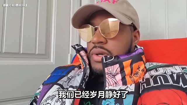 一个外国小哥一人分饰多角，演绎了不用动漫作品