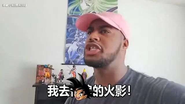 一个外国小哥一人分饰多角，演绎了不用动漫作品