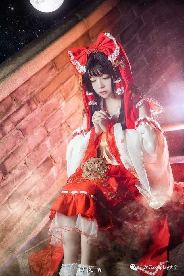 《东方Project》中的博丽灵梦cos cn：白夜-w