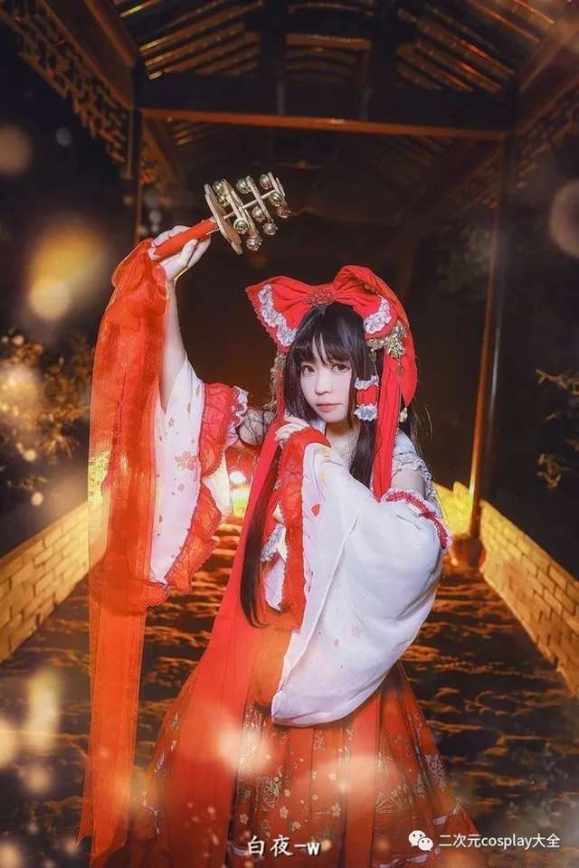 《东方Project》中的博丽灵梦cos cn：白夜-w