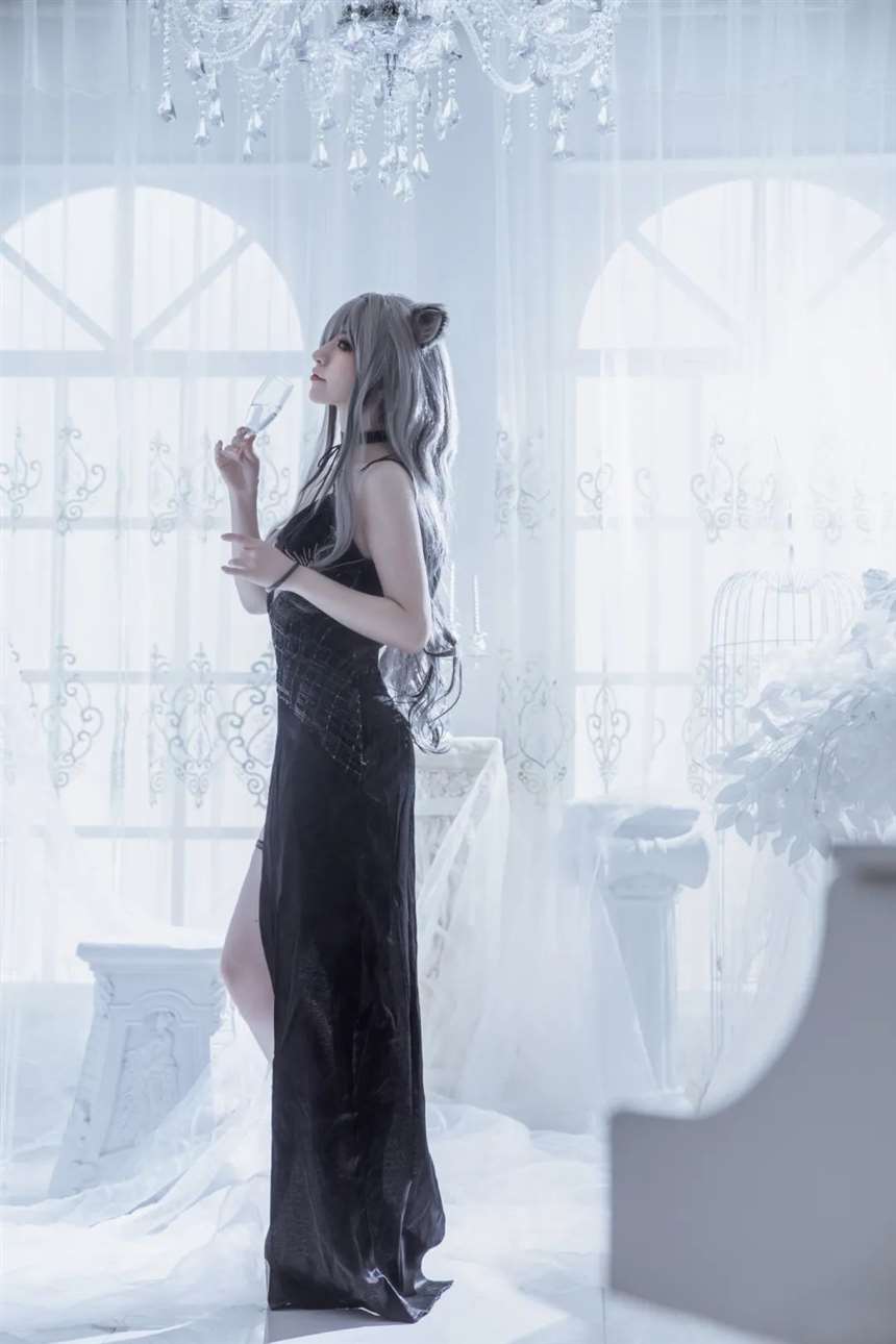 <明日方舟》黑 cos coser微博：冥戏_CatN