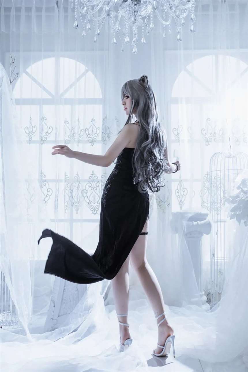 <明日方舟》黑 cos coser微博：冥戏_CatN