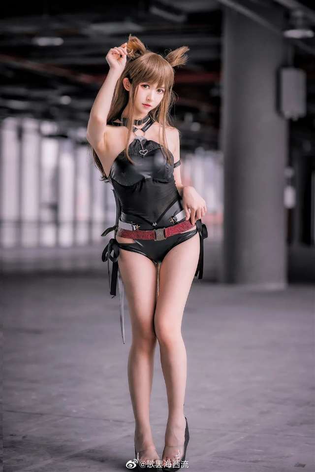 《明日方舟》天火 coser微博：鳗鱼霏儿