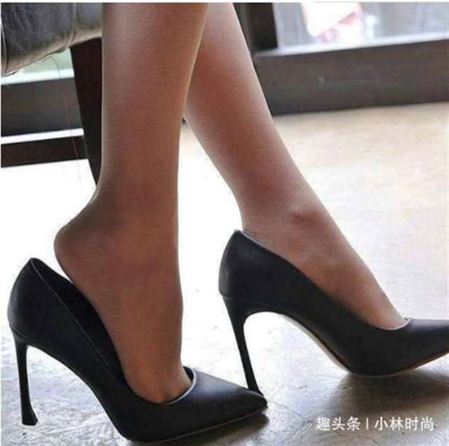 变成女同学的鞋子 变小当姐姐的鞋垫2拟人系列本子