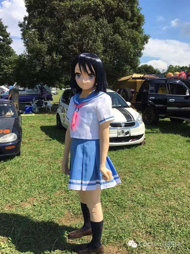 坐电车上学的黑长直妹纸高坂丽奈