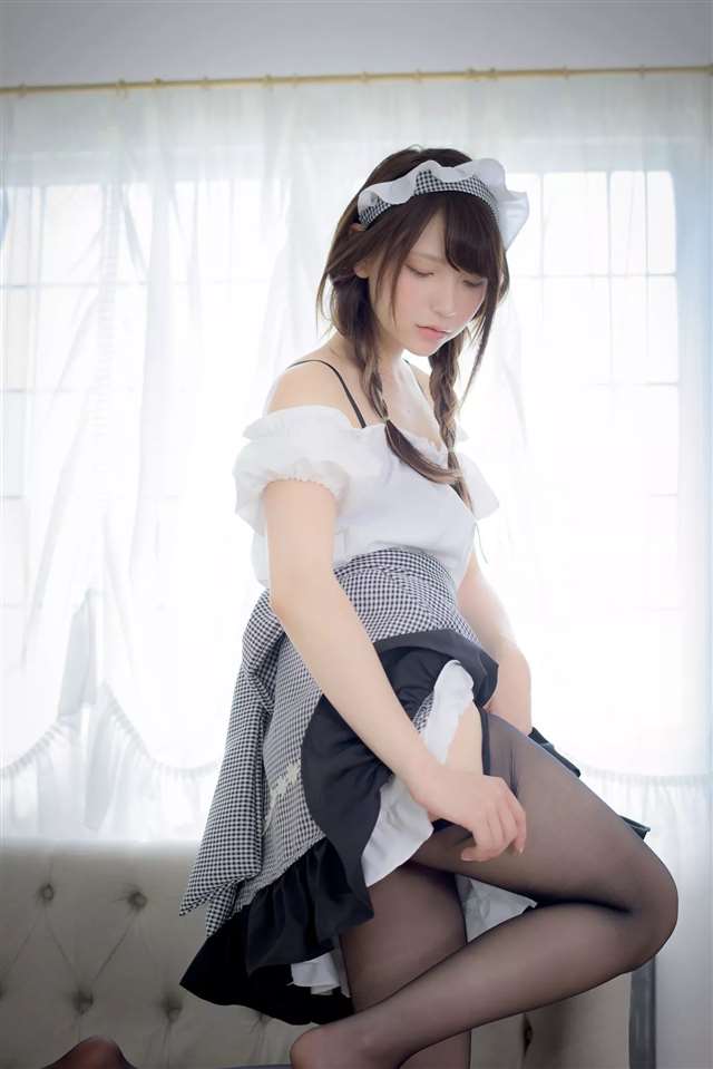 coserあまつ様:一组「脱」主题写真