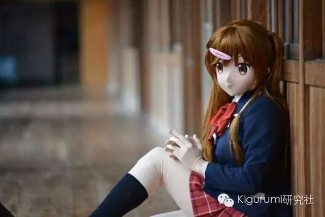 身着拉拉队服的丹生谷森夏