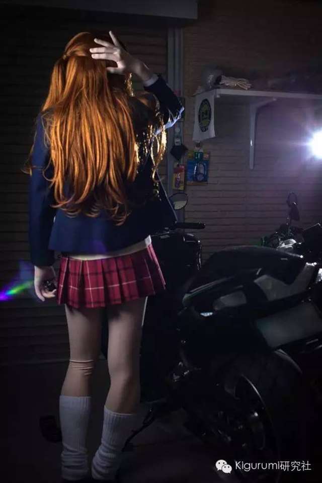 身着拉拉队服的丹生谷森夏