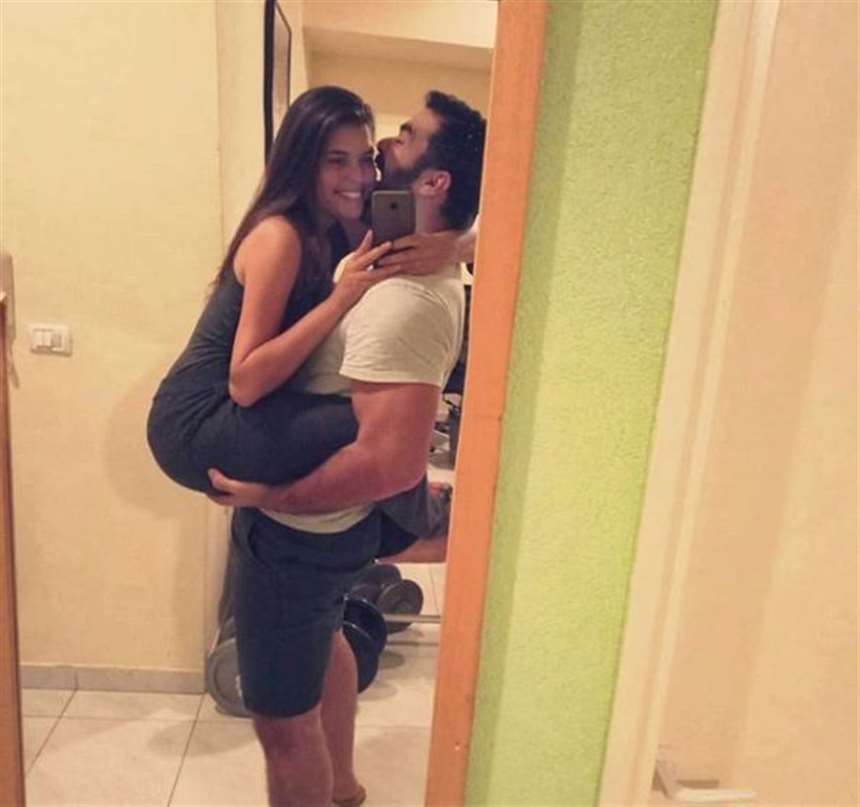 肌肉男漫画家Yehuda Adi Devir和妻子Maya的甜蜜日常