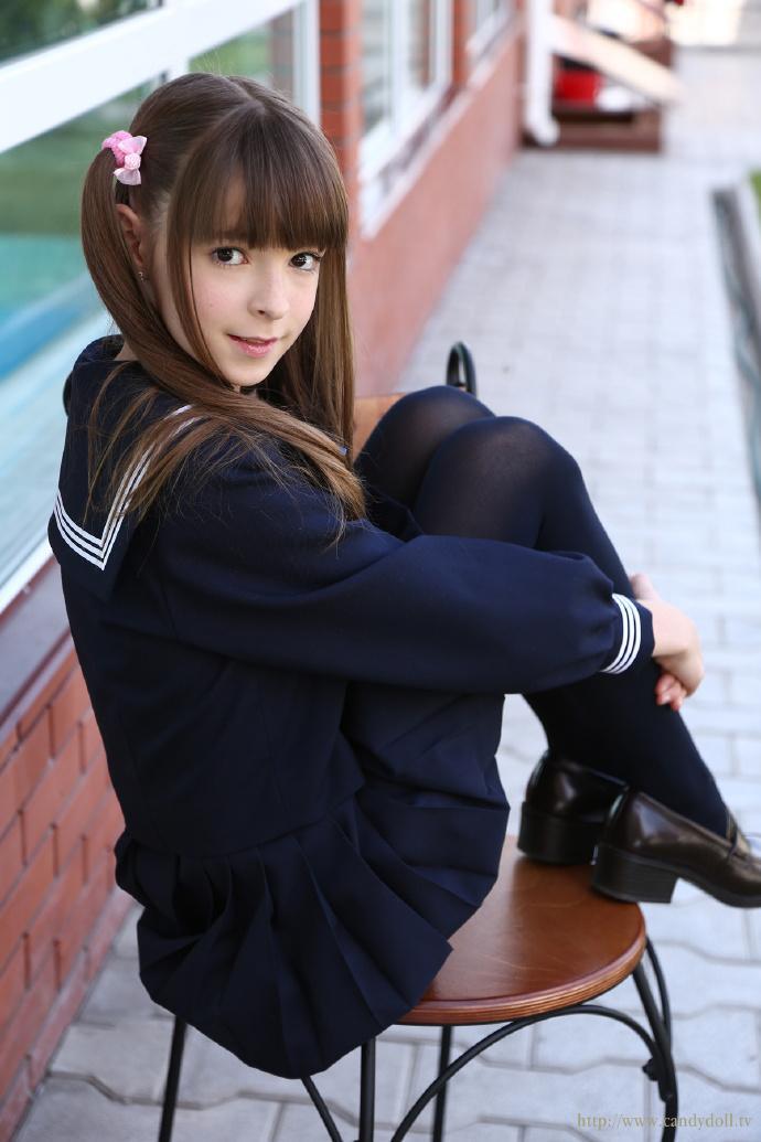 COS正片/自带颜值外挂的俄罗斯黑丝JK制服萝莉萌妹-EvaR