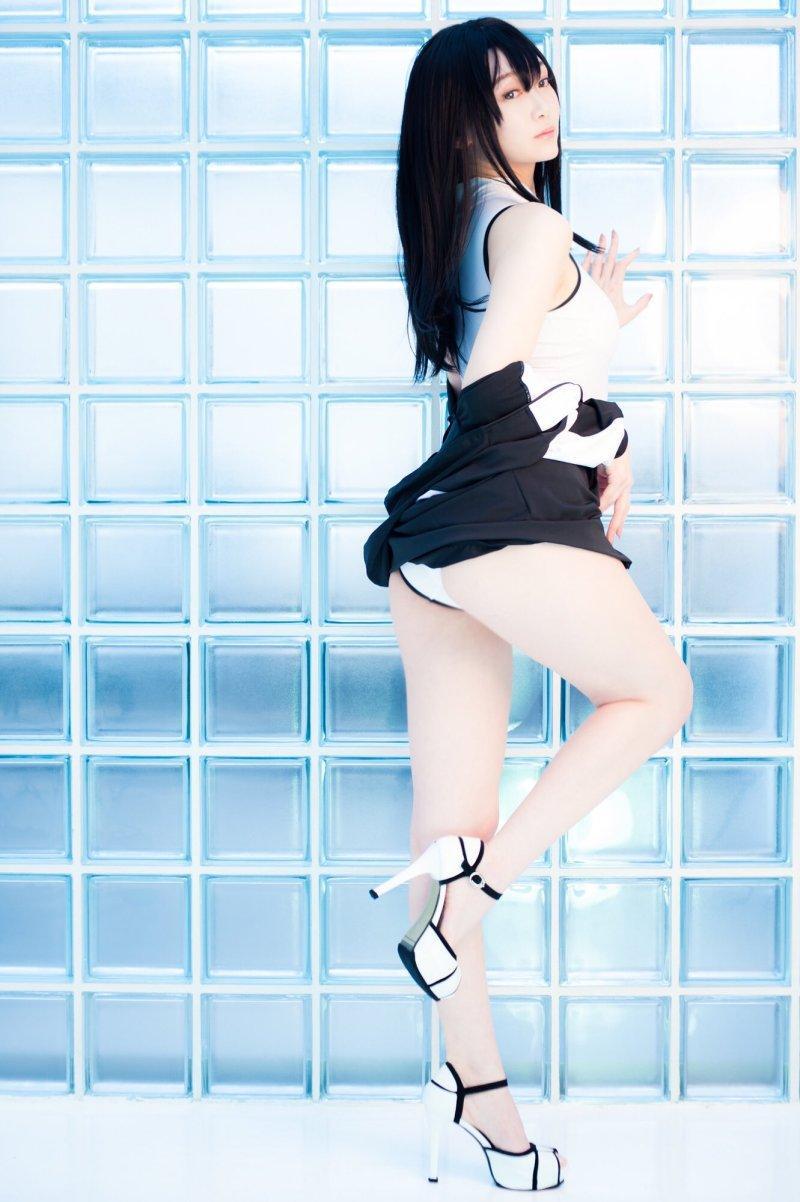 COS正片/日本COSER小姐姐美南ナミ美图 黑丝胶衣性感来袭