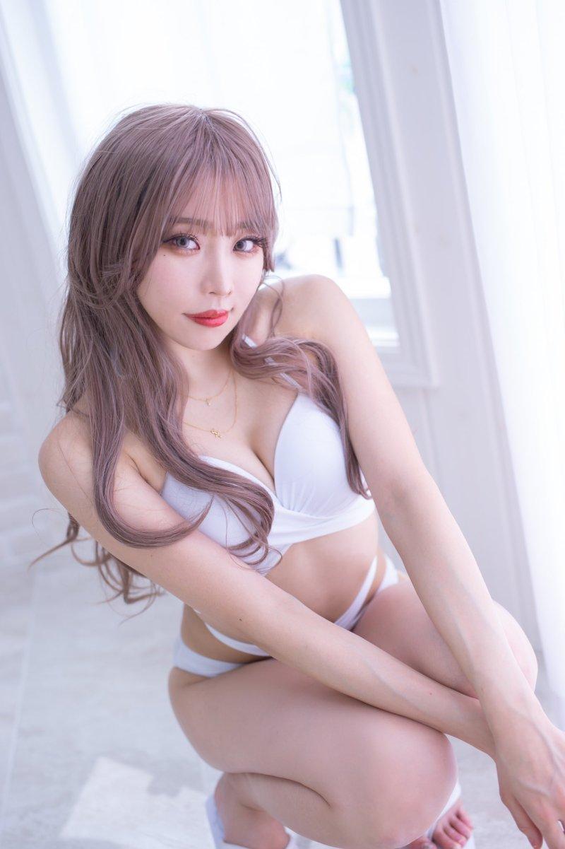 COS正片/11区萌妹COSER《林弥(rinyan)》美图集 事业线 白嫩美腿太养眼！