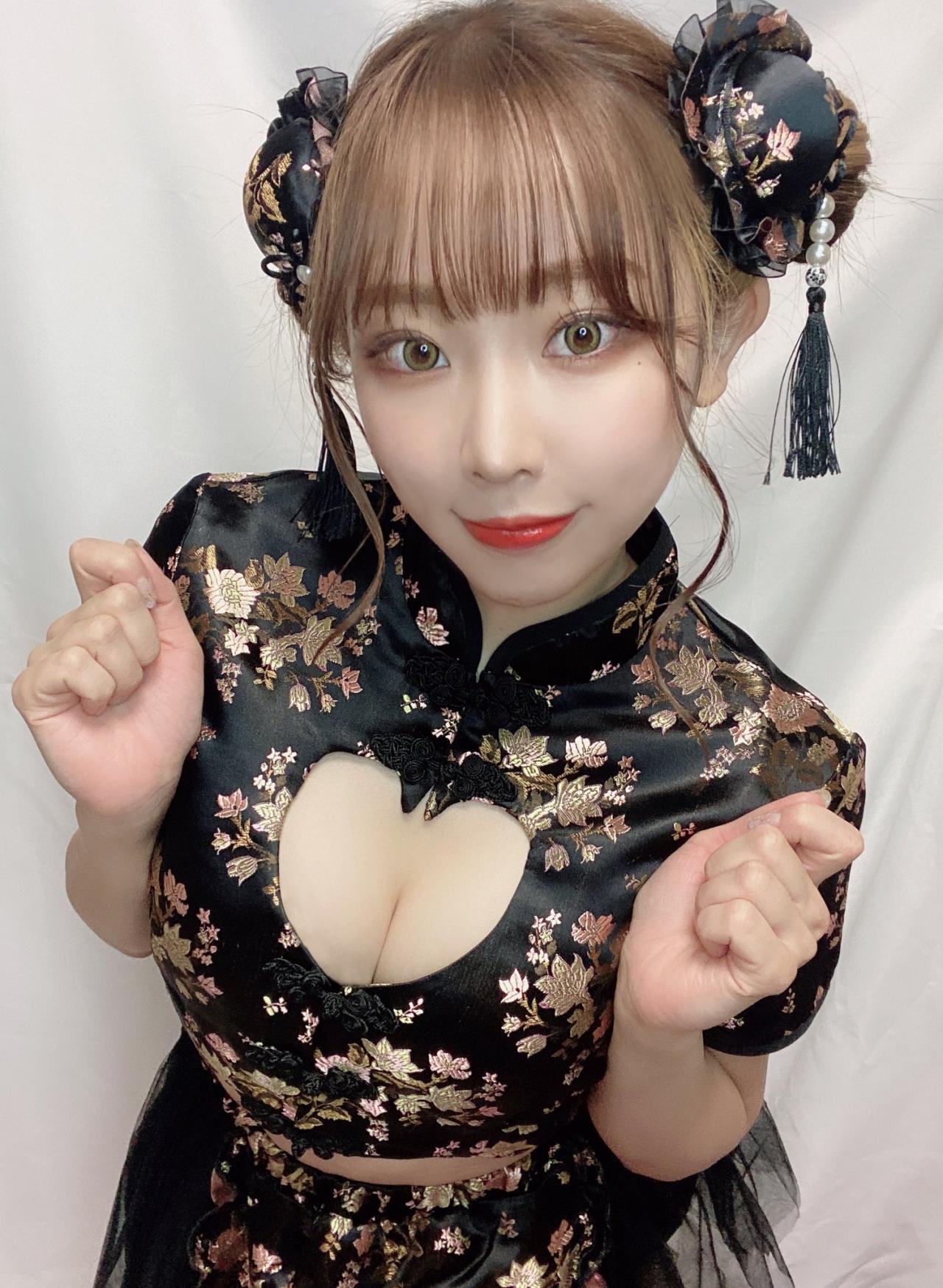 COS正片/11区萌妹COSER《林弥(rinyan)》美图集 事业线 白嫩美腿太养眼！