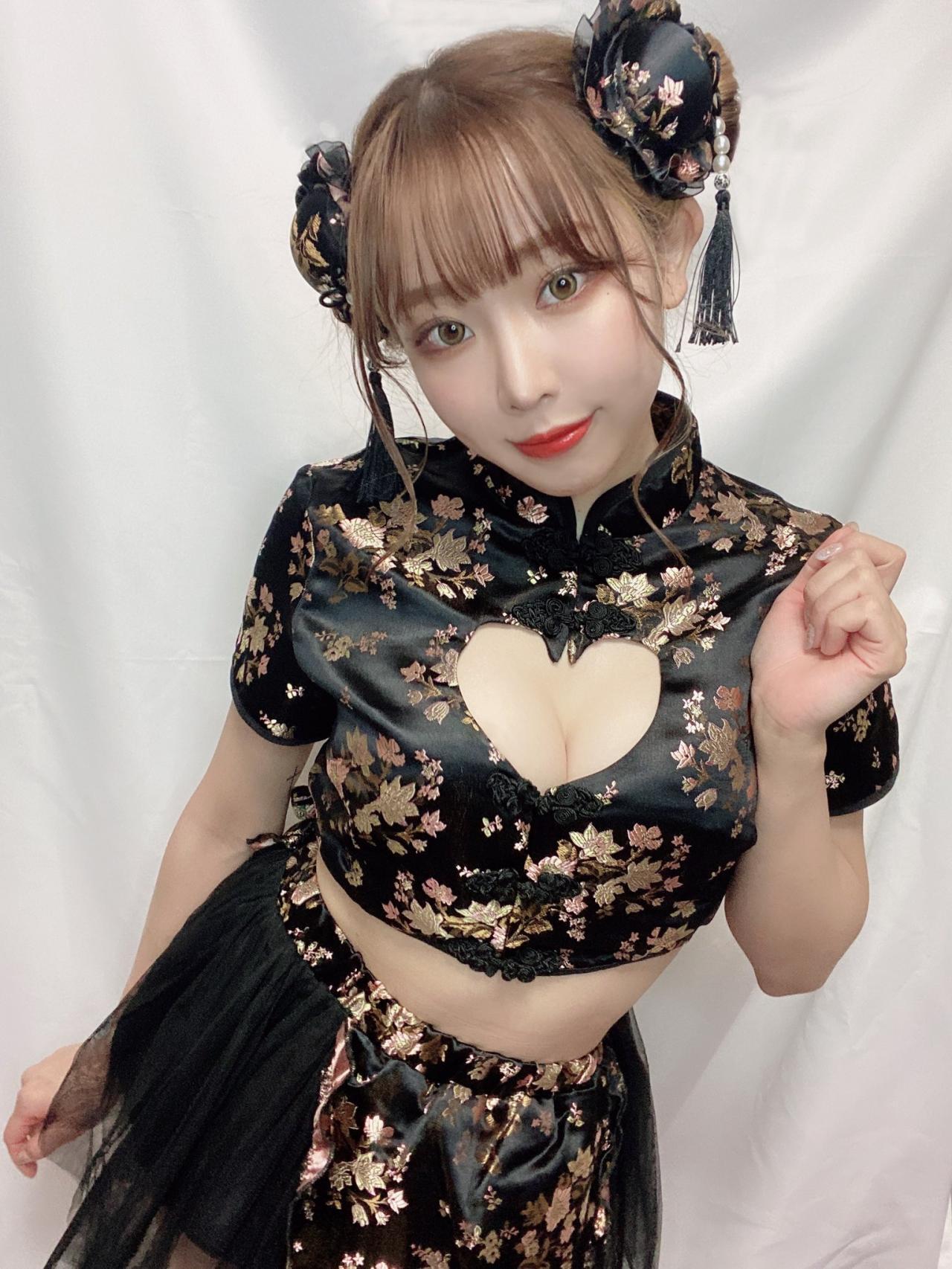 COS正片/11区萌妹COSER《林弥(rinyan)》美图集 事业线 白嫩美腿太养眼！