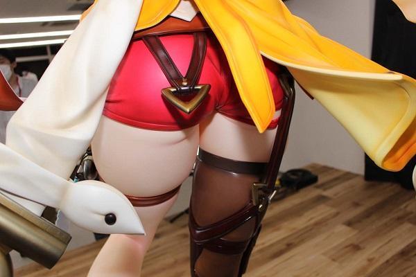 COS正片/伊织萌真人扮演《莱莎的链金工房2》等身大手办发布会上演大对比！