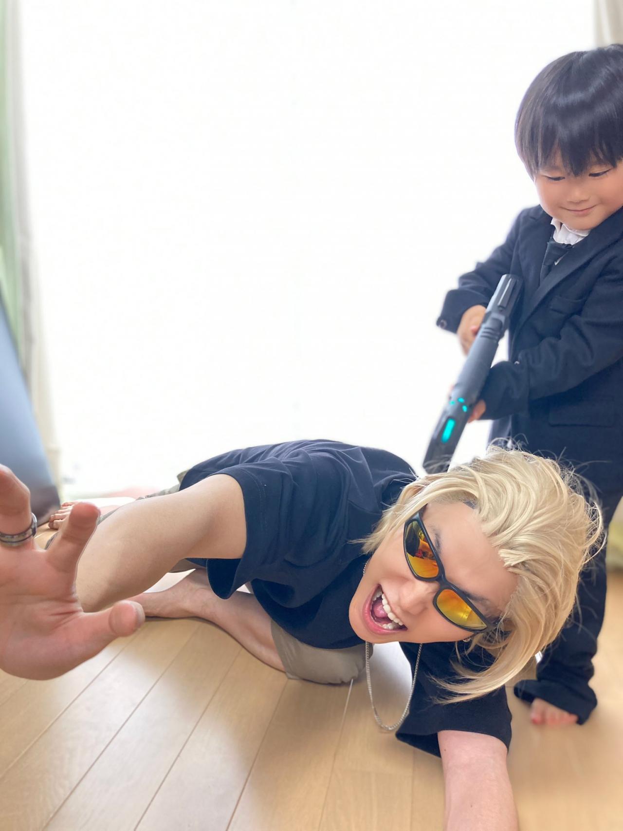 COS正片/你也想有个这样的家庭吗？「神还原动画角色」温馨之余还多了真实感！