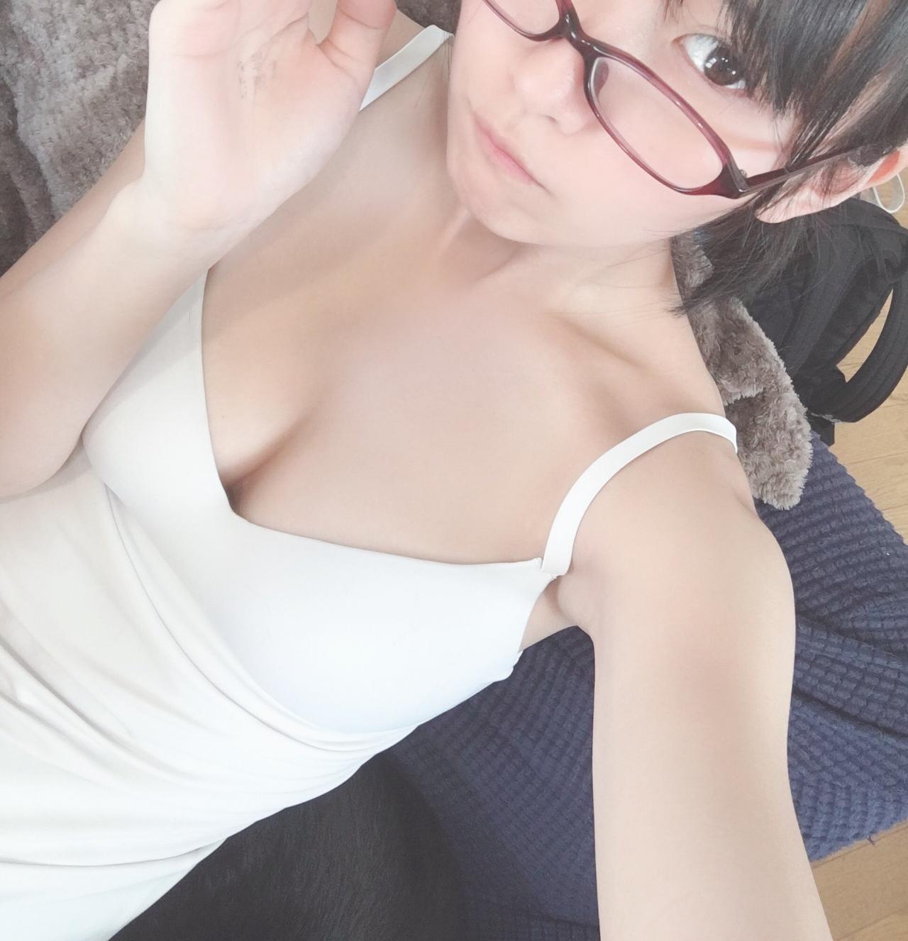 COS正片/日本隐乳系樱花妹美东澪美图赏 脱下衣服立刻就爱了