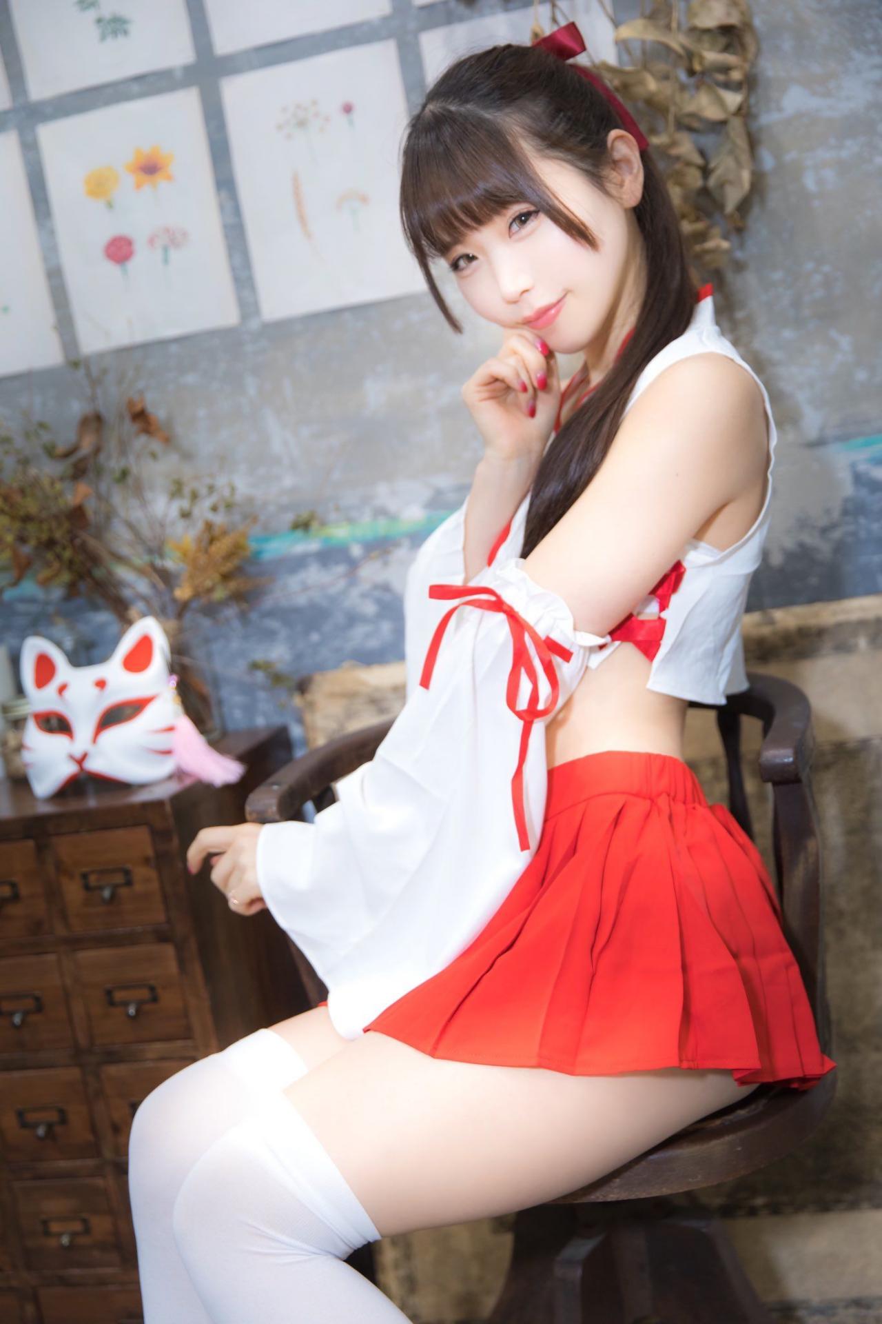 COS正片/11区萌妹Kururu美图赏 青春可爱俘虏你的心！