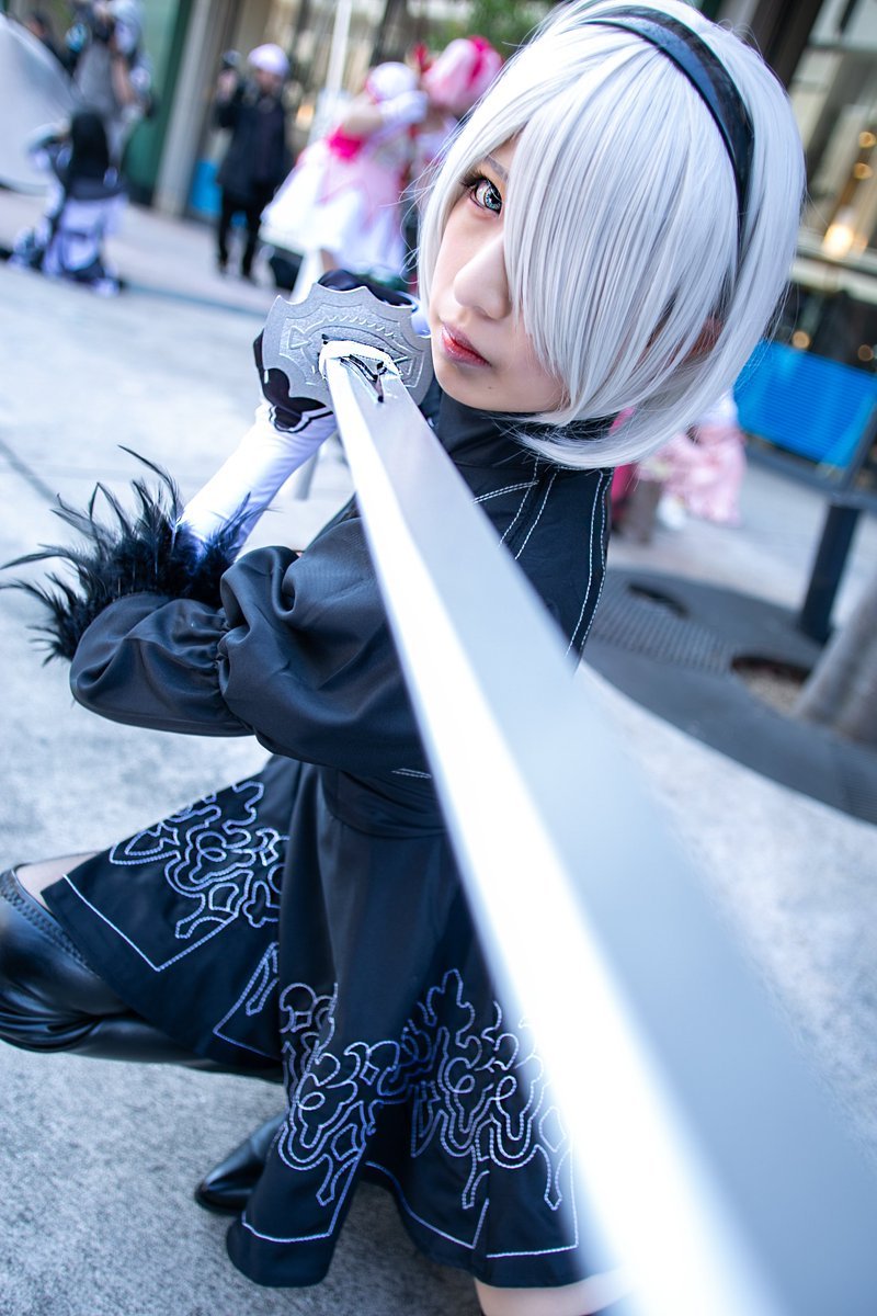 COS正片/日本靓丽小姐姐COS《尼尔》2B 皙白大长腿吸睛！