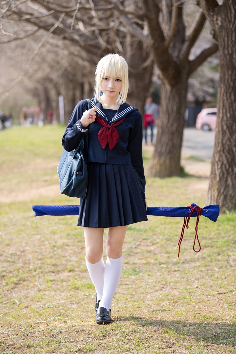 COS正片/日本妹子COS《Fate》Saber 真羡慕吃不胖的体质