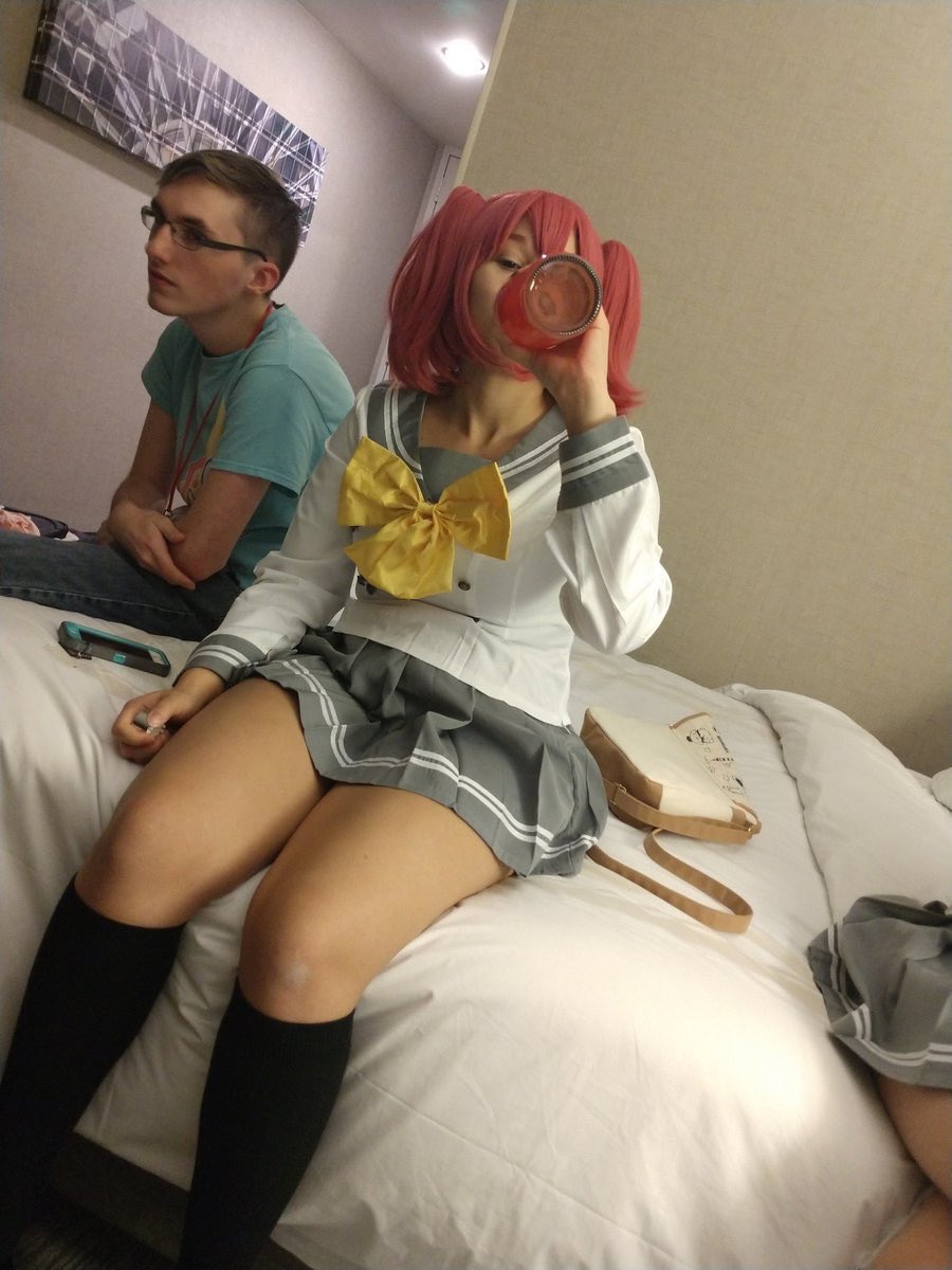 喝到吐的智障女神，外国coser“毁形象”的cos作品