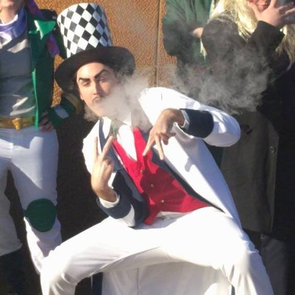 喝到吐的智障女神，外国coser“毁形象”的cos作品