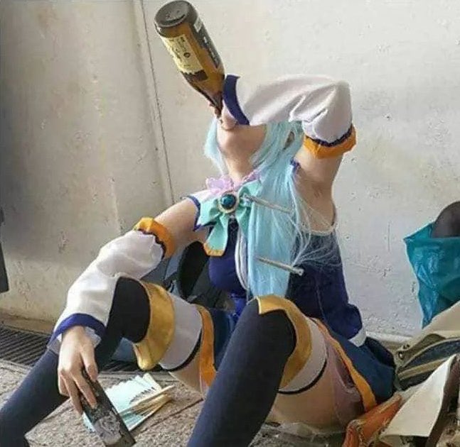 喝到吐的智障女神，外国coser“毁形象”的cos作品