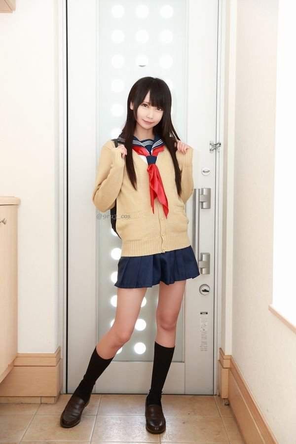 11区樱花妹《くるみ》新COS美腿照 湿丝袜质感令宅宅欲罢不能