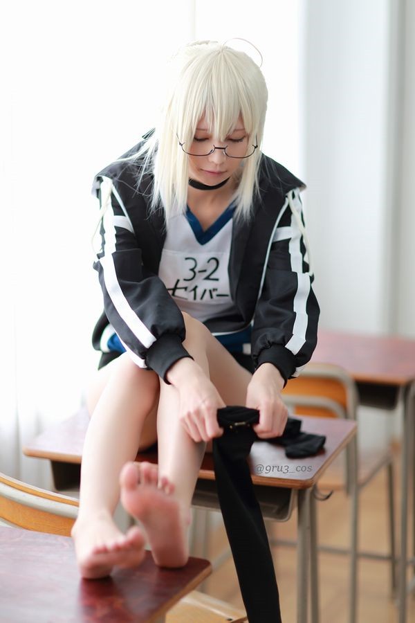 11区樱花妹《くるみ》新COS美腿照 湿丝袜质感令宅宅欲罢不能