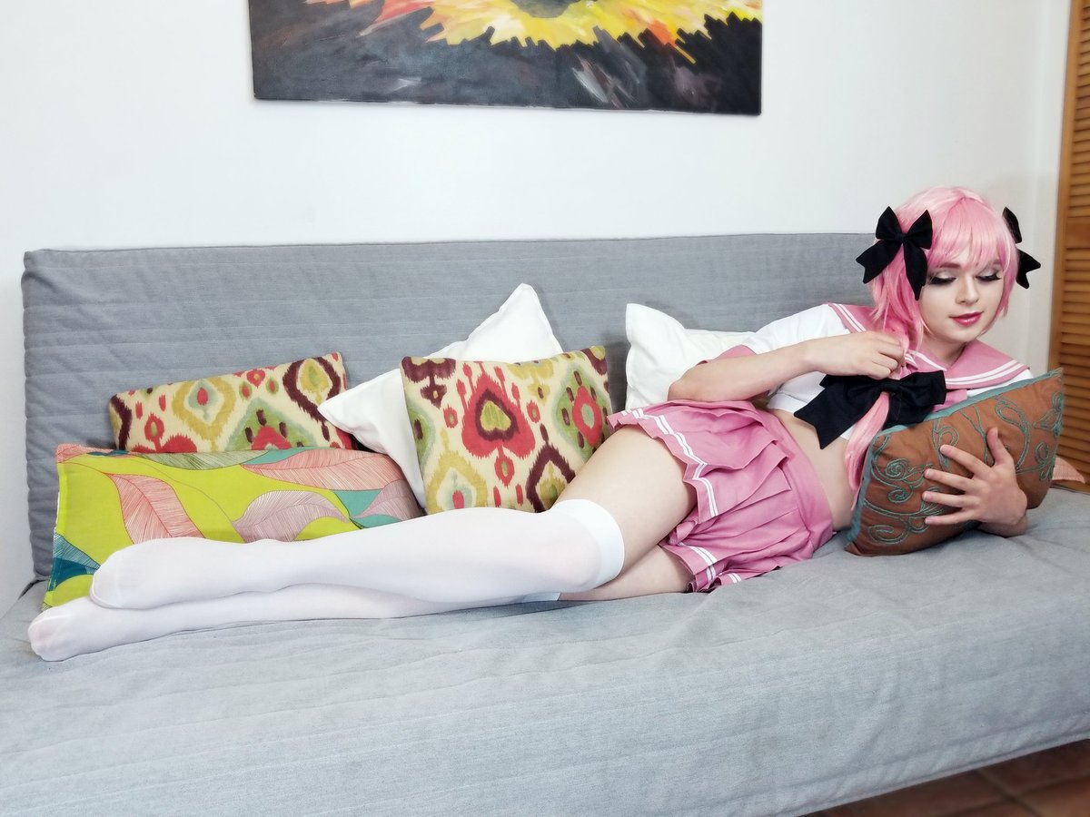 已经回不了头了！女装大佬Sneaky让网友主导自己的cos角色