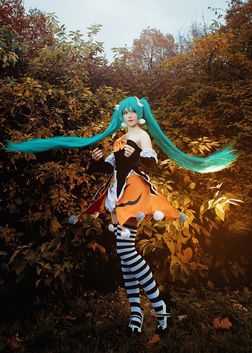 【Saya Scarlet】一位来自俄罗斯的小姐姐 COS初音，太美了！