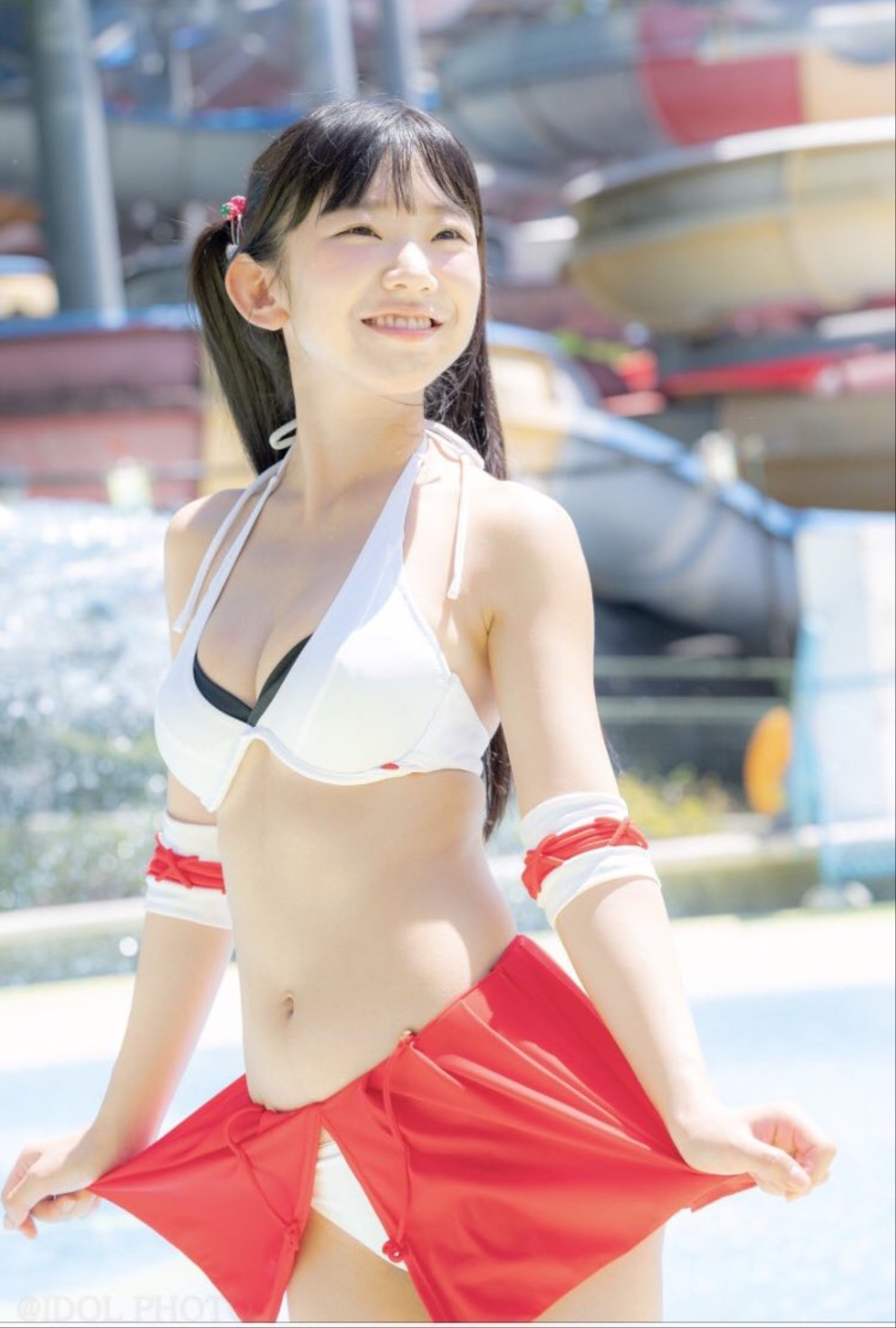 日本合法萝莉《长泽茉裡奈》又爆性感近照，上围好像有点逼不及待！！