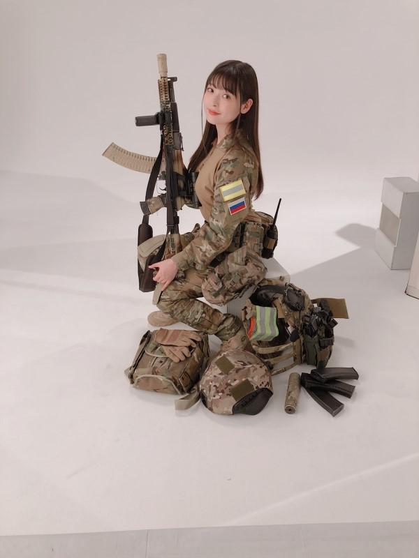 COS正片/美女声优，上坂堇迷人军装！