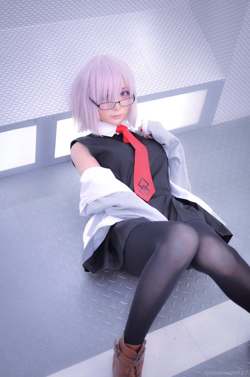 COS正片/黑丝裤袜日，可爱小姐姐大晒喷血黑丝美腿照！