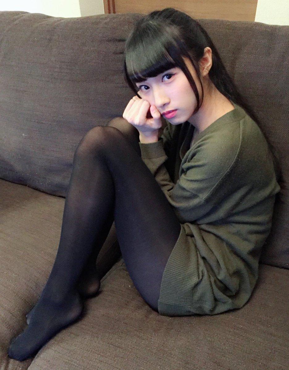 COS正片/黑丝裤袜日，可爱小姐姐大晒喷血黑丝美腿照！