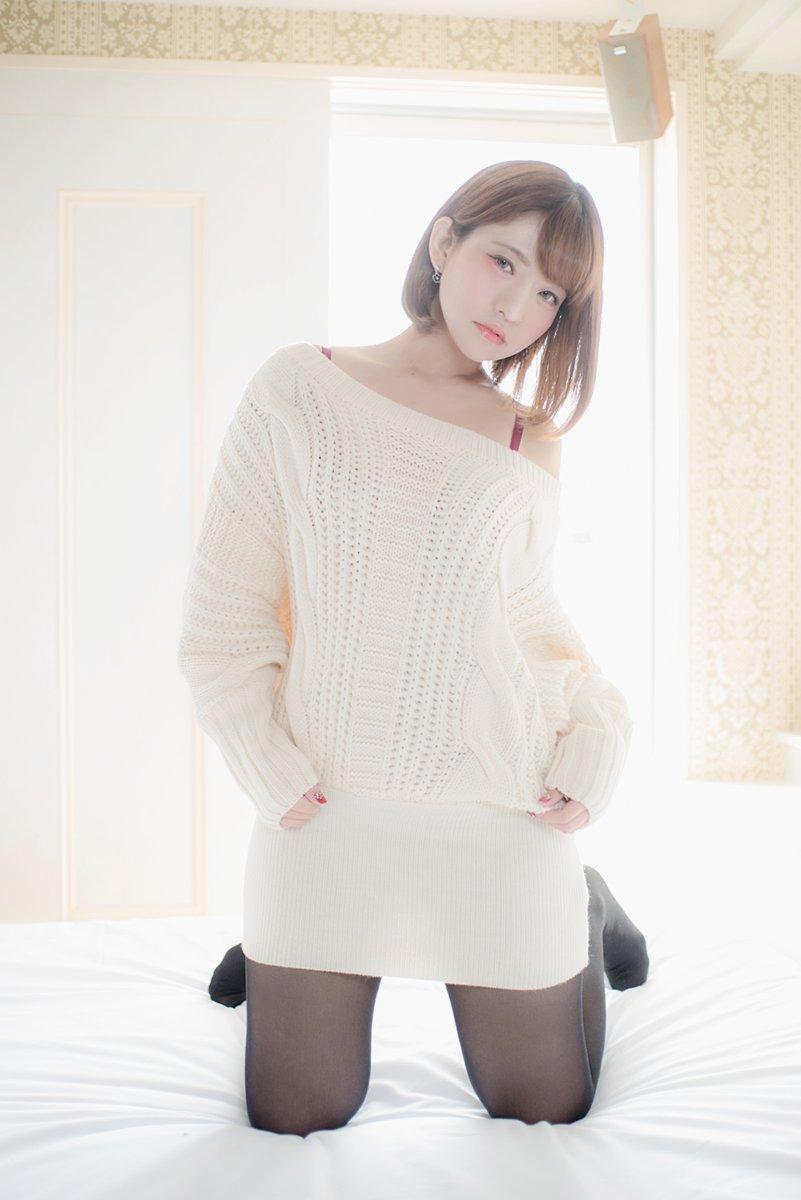 COS正片/黑丝裤袜日，可爱小姐姐大晒喷血黑丝美腿照！