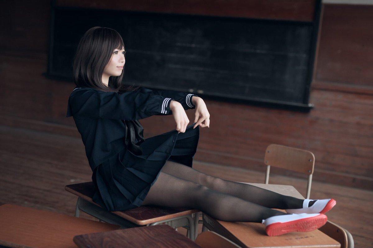 COS正片/黑丝裤袜日，可爱小姐姐大晒喷血黑丝美腿照！