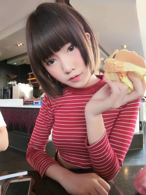 泰国小姐姐《Coser制服福利写真》清纯可爱不失喷血级性感