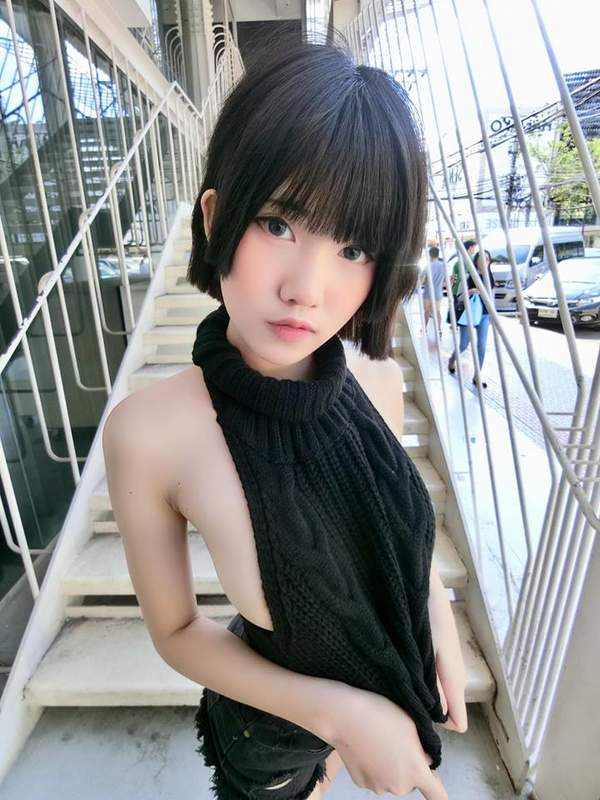 泰国小姐姐《Coser制服福利写真》清纯可爱不失喷血级性感