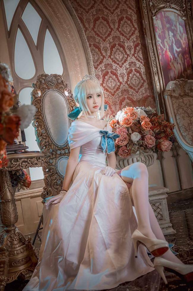 Cosplay福利/阿尔托莉雅 白丝过膝袜cosplay Cn：泡泡
