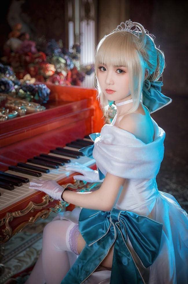 Cosplay福利/阿尔托莉雅 白丝过膝袜cosplay Cn：泡泡