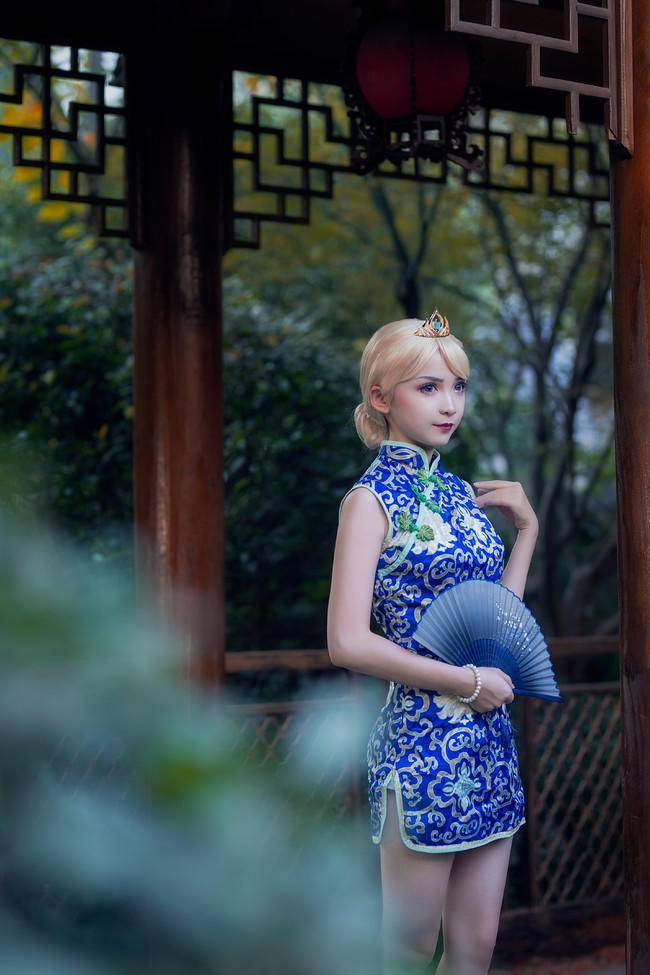 Cosplay福利/冰雪奇缘 艾莎cosplay Cn：鱼丸子呀