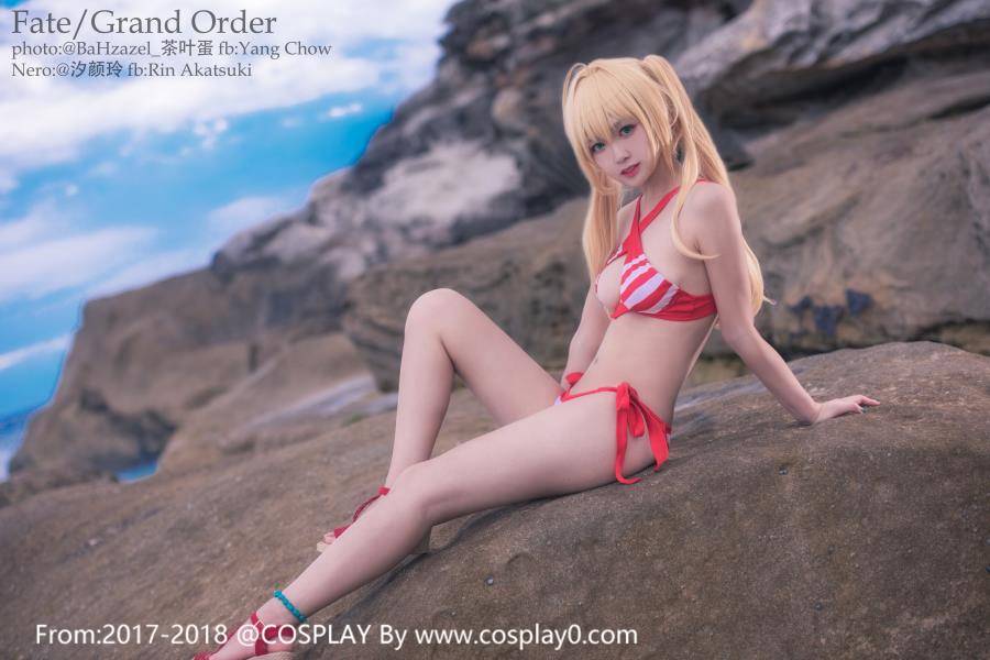 Cosplay福利/汐颜玲Cosplay尼禄·克劳狄乌斯水着泳装裸足福利图片