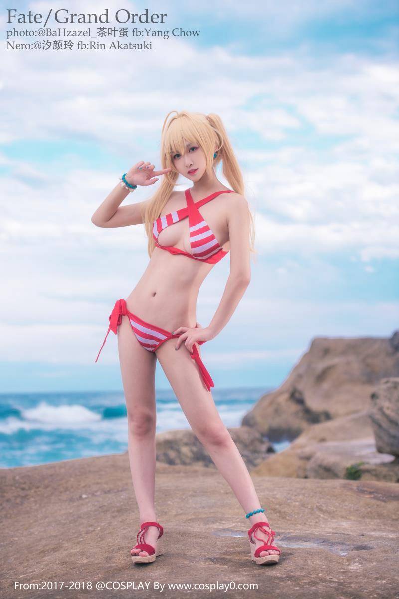 Cosplay福利/汐颜玲Cosplay尼禄·克劳狄乌斯水着泳装裸足福利图片