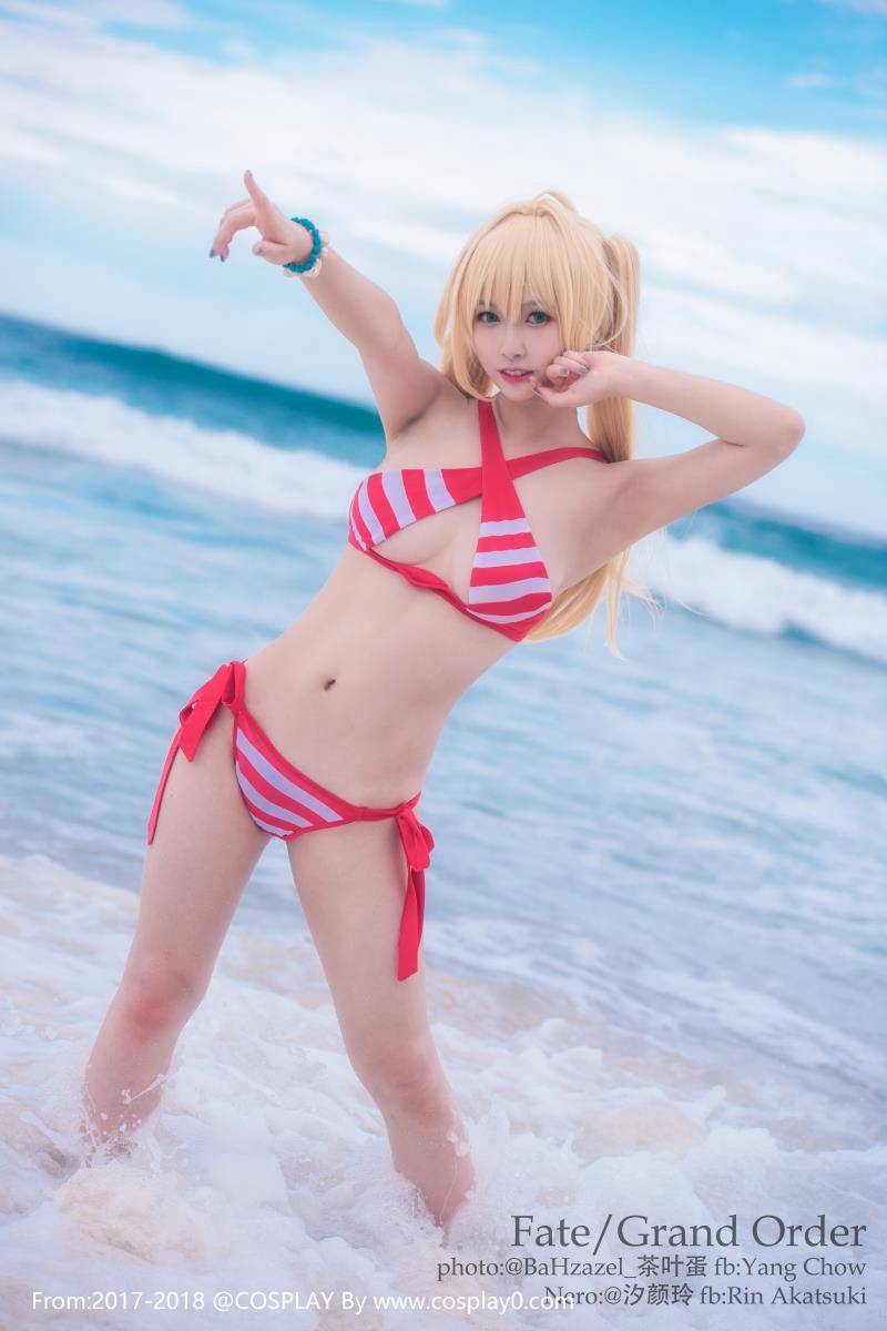 Cosplay福利/汐颜玲Cosplay尼禄·克劳狄乌斯水着泳装裸足福利图片