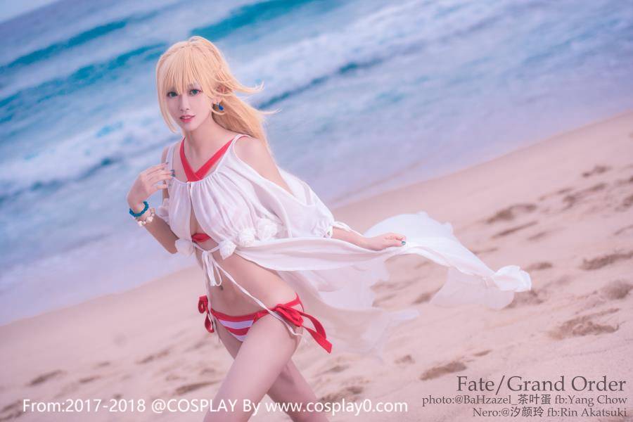 Cosplay福利/汐颜玲Cosplay尼禄·克劳狄乌斯水着泳装裸足福利图片