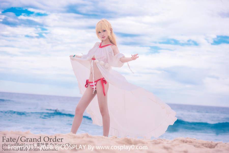 Cosplay福利/汐颜玲Cosplay尼禄·克劳狄乌斯水着泳装裸足福利图片