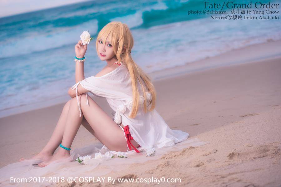 Cosplay福利/汐颜玲Cosplay尼禄·克劳狄乌斯水着泳装裸足福利图片