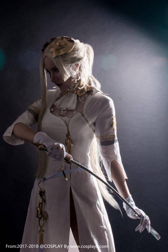 Cosplay福利/尼尔:机械纪元知曦Cosplay司令官性感美女福利