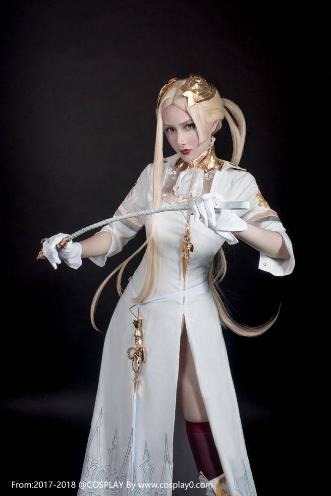 Cosplay福利/尼尔:机械纪元知曦Cosplay司令官性感美女福利